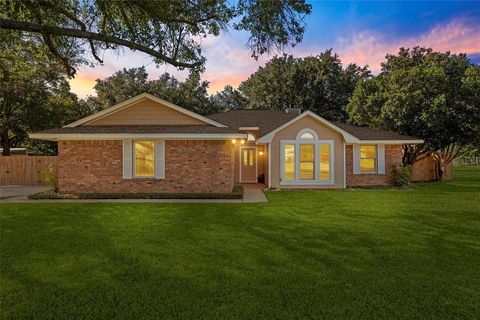 Photo of 606 Lyndon Drive, Woodway, TX 76712 (MLS # 21091605) Photo of 606 Lyndon Drive, Woodway, TX 76712 (MLS # 21091605)