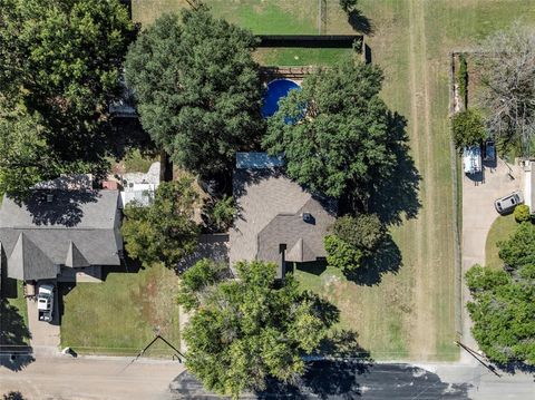 Tiny photo for 606 Lyndon Drive, Woodway, TX 76712 (MLS # 21091605)