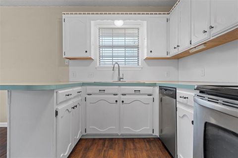 Tiny photo for 606 Lyndon Drive, Woodway, TX 76712 (MLS # 21091605)