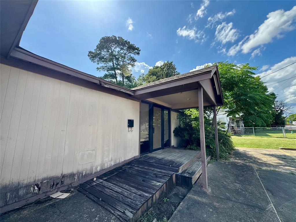 903 Pine Tree Road