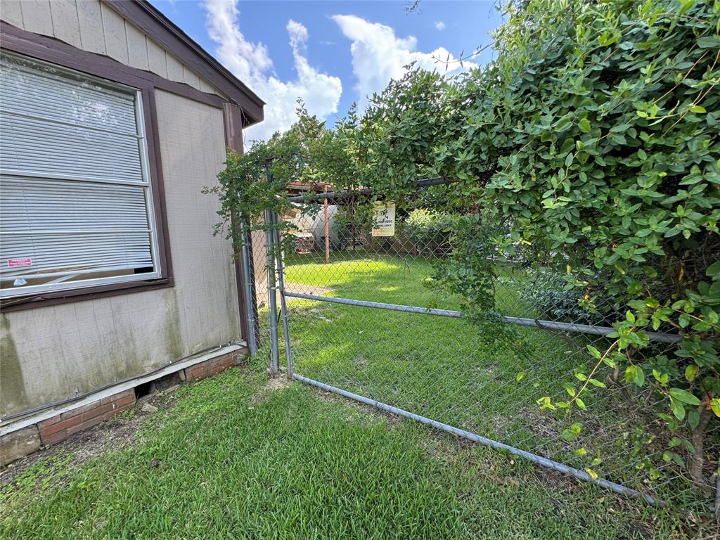 903 Pine Tree Road