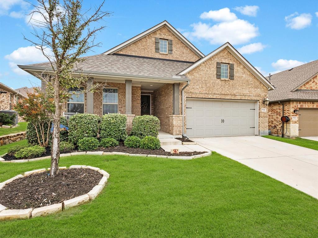 916 Monarch Lane