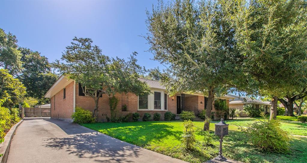 5220 Lake Charles Drive