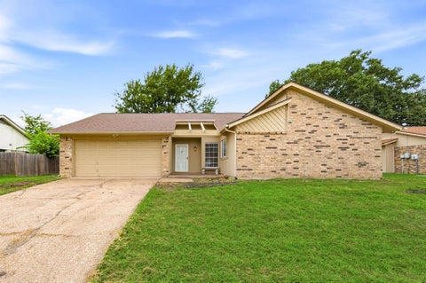 Photo of 328 Anita Avenue, Keller, TX 76248 (MLS # 21314155)