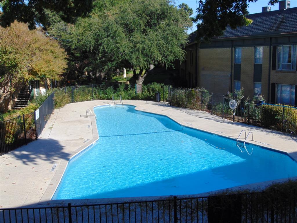 University Place Condo - Residential