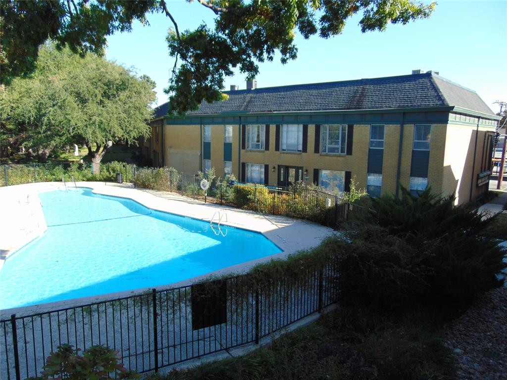 University Place Condo - Residential