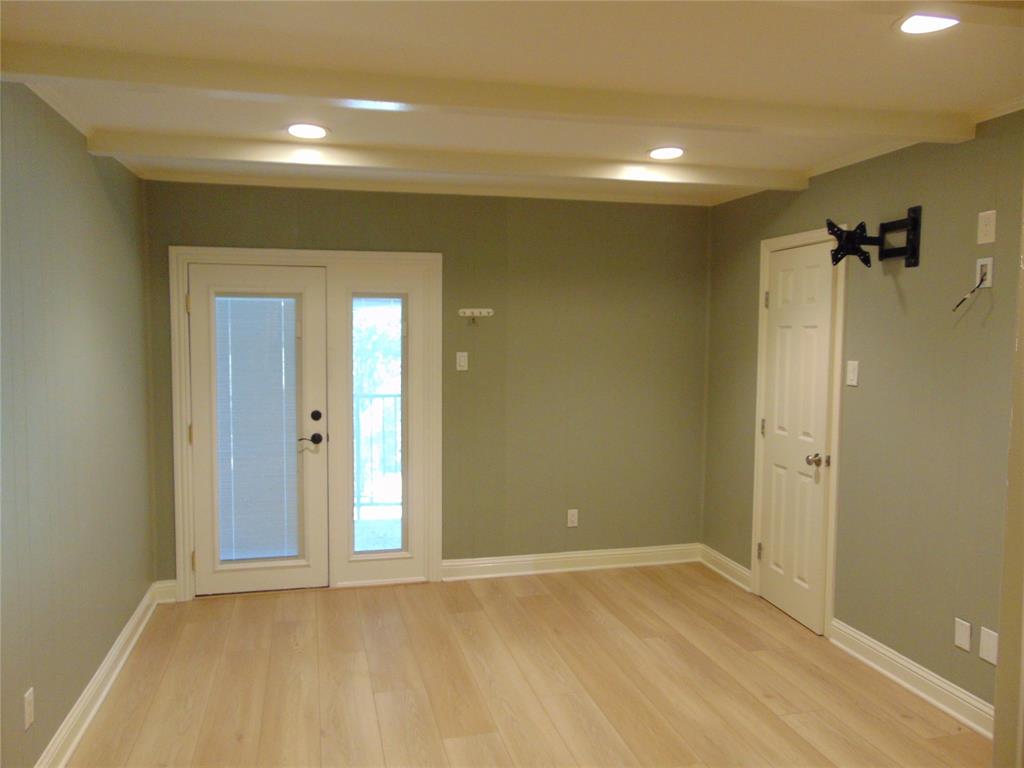 University Place Condo - Residential