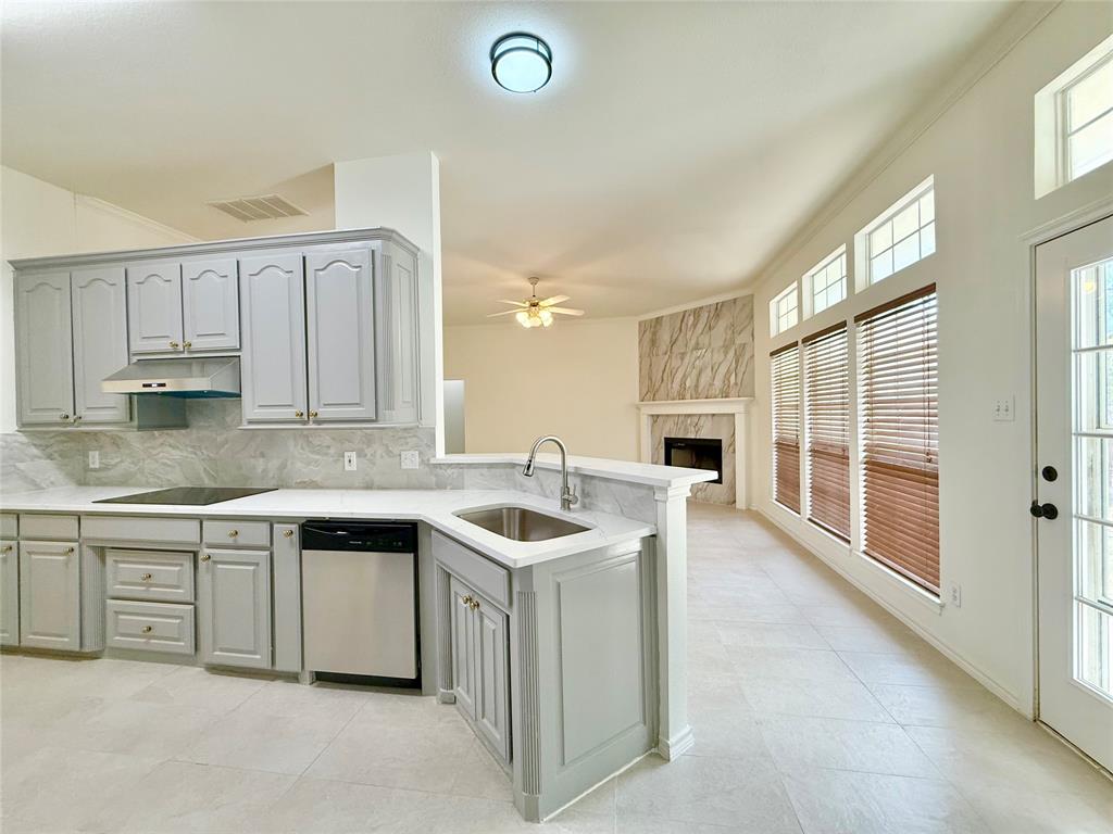 2201 Greendale Court