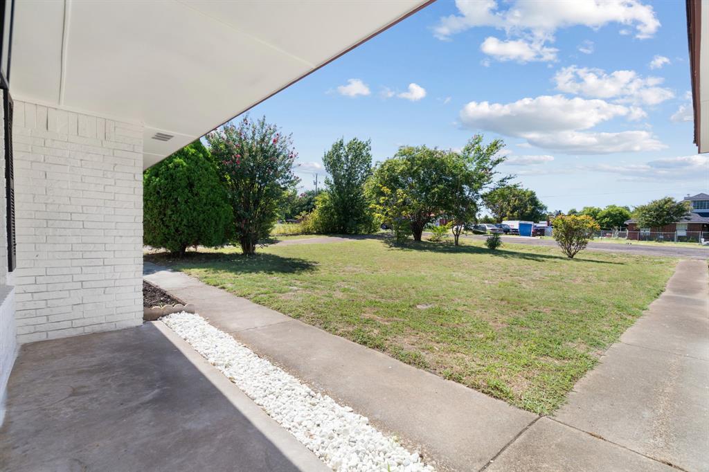 102 Lakecrest Place
