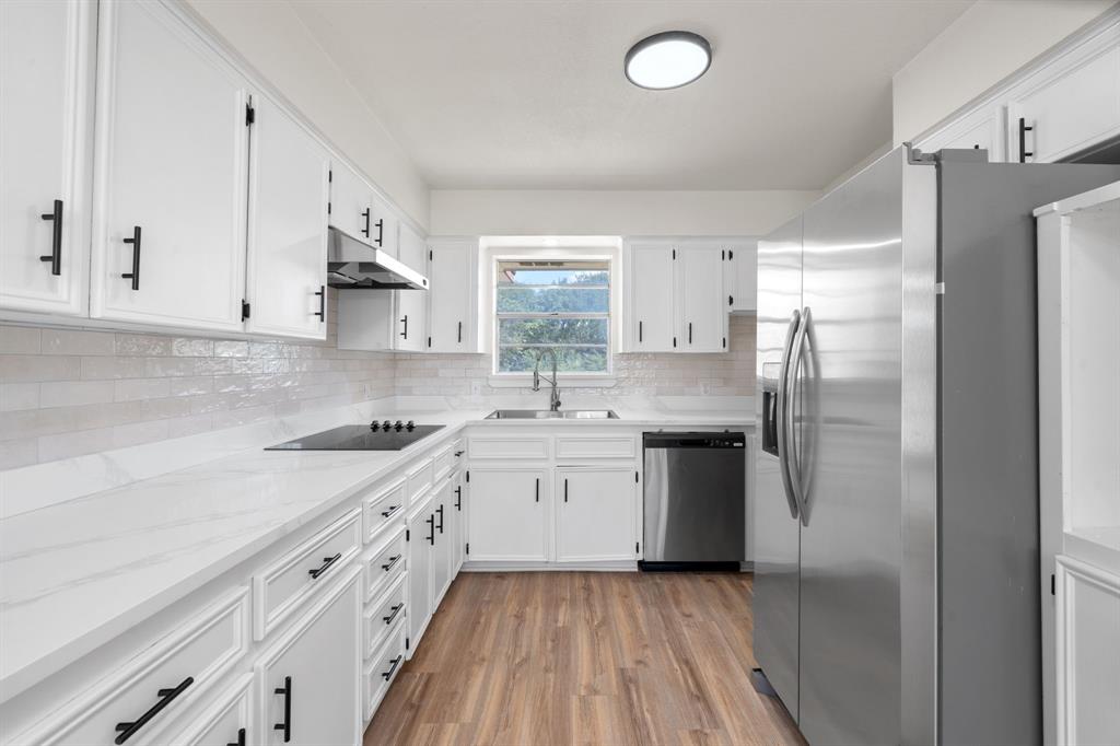 102 Lakecrest Place