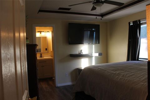 Tiny photo for 5010 El Sol Street, Dallas, TX 75236 (MLS # 21101739)