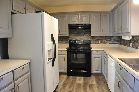 Tiny photo for 5010 El Sol Street, Dallas, TX 75236 (MLS # 21101739)