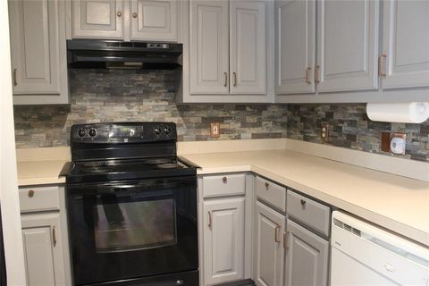 Tiny photo for 5010 El Sol Street, Dallas, TX 75236 (MLS # 21101739)