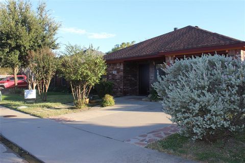 Tiny photo for 5010 El Sol Street, Dallas, TX 75236 (MLS # 21101739)