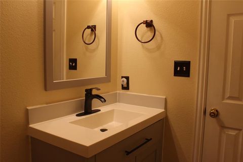 Tiny photo for 5010 El Sol Street, Dallas, TX 75236 (MLS # 21101739)