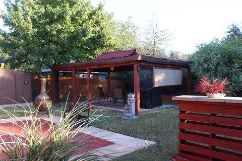 Tiny photo for 5010 El Sol Street, Dallas, TX 75236 (MLS # 21101739)