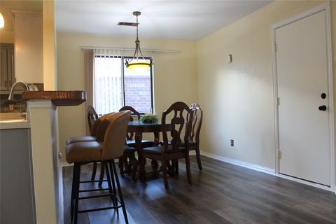 Tiny photo for 5010 El Sol Street, Dallas, TX 75236 (MLS # 21101739)