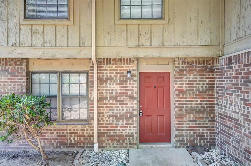 Ready to Move In - Great Words for this time of year !! Awesome Location to Entertainment, Shopping and Restaurants !  Cozy Wood Burning Fireplace - Open Concept. Plenty of space in the Kitchen - eat In Kitchen - Refrigerator included !! Utility room offers space for Full Size Washer & Dryer. Over-sized Upstairs Bedrooms include ceiling fans  with walk-in closets. Full Size Upstairs bath is Jack-Jill - for Both Bedrooms. Downstairs has Woodgrain vinyl flooring - Upstairs has carpet. Large backyard - perfect for Family Fun and Entertaining!  Owner is not set up for Housing Vouchers. No pets over 30Lbs.