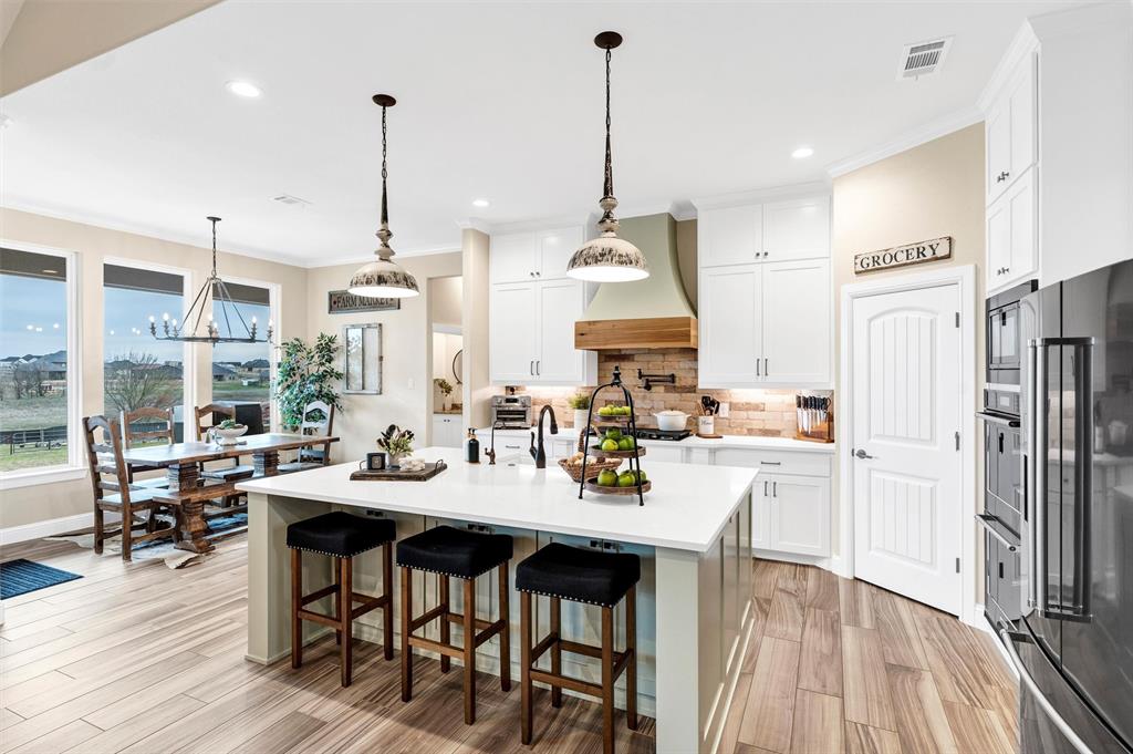 Weatherford, Texas 76088, United States, 3 Bedrooms Bedrooms, ,3 BathroomsBathrooms,Residential,Active,93295