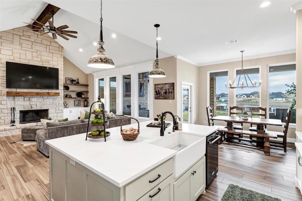 Weatherford, Texas 76088, United States, 3 Bedrooms Bedrooms, ,3 BathroomsBathrooms,Residential,Active,93295