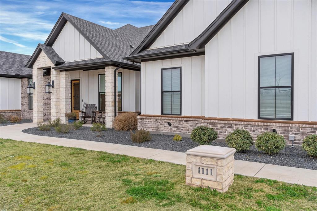 Weatherford, Texas 76088, United States, 3 Bedrooms Bedrooms, ,3 BathroomsBathrooms,Residential,Active,93295