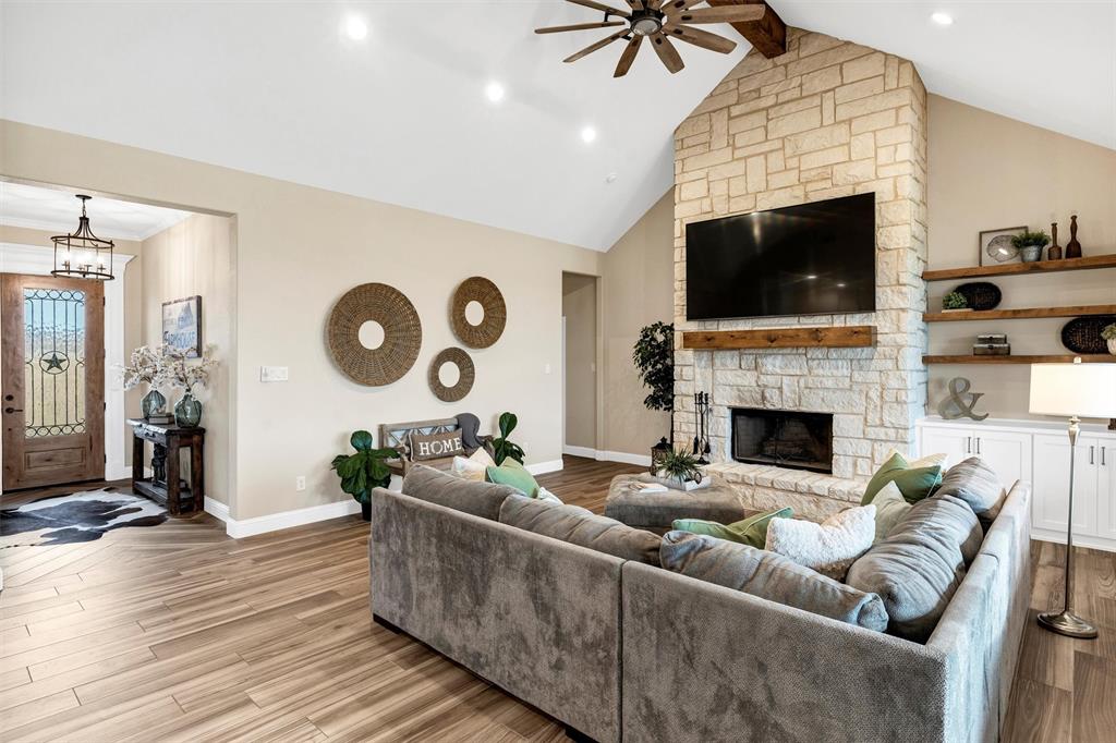 Weatherford, Texas 76088, United States, 3 Bedrooms Bedrooms, ,3 BathroomsBathrooms,Residential,Active,93295