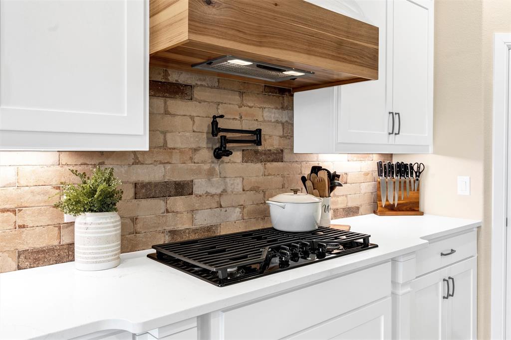 Weatherford, Texas 76088, United States, 3 Bedrooms Bedrooms, ,3 BathroomsBathrooms,Residential,Active,93295