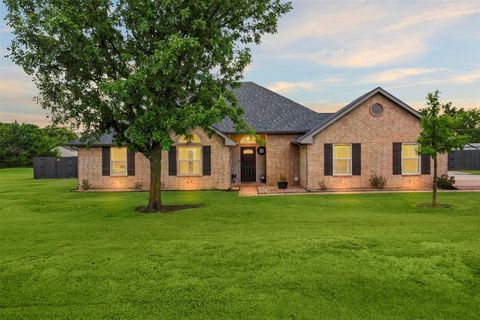Photo of 1116 W Sharpshire Drive, Waxahachie, TX 75165 (MLS # 21331827)