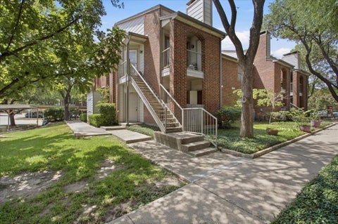 Photo of 3209 Donnelly Circle #107, Fort Worth, TX 76107 (MLS # 21369200)