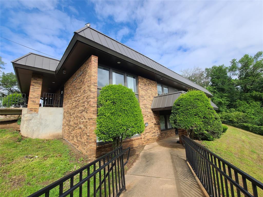 DENISON MEDICAL PARK CLINIC - Commercial Lease