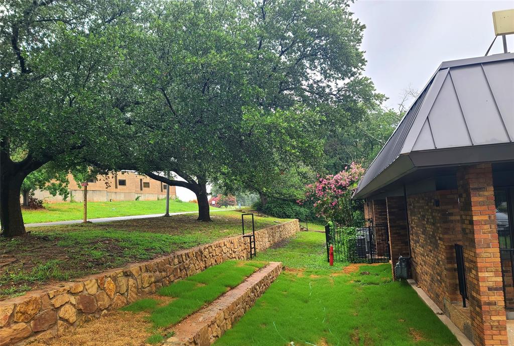 DENISON MEDICAL PARK CLINIC - Commercial Lease