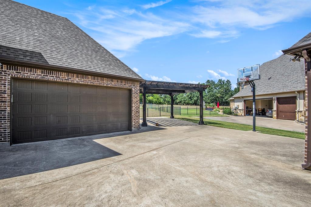 6909 Heritage Oaks Drive