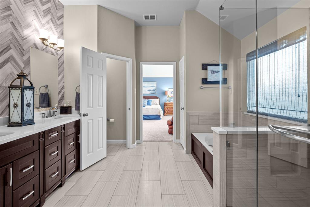 PINE RIDGE ESTATES PHASE ONE (CMC), BLK D, LOT 8 - Residential