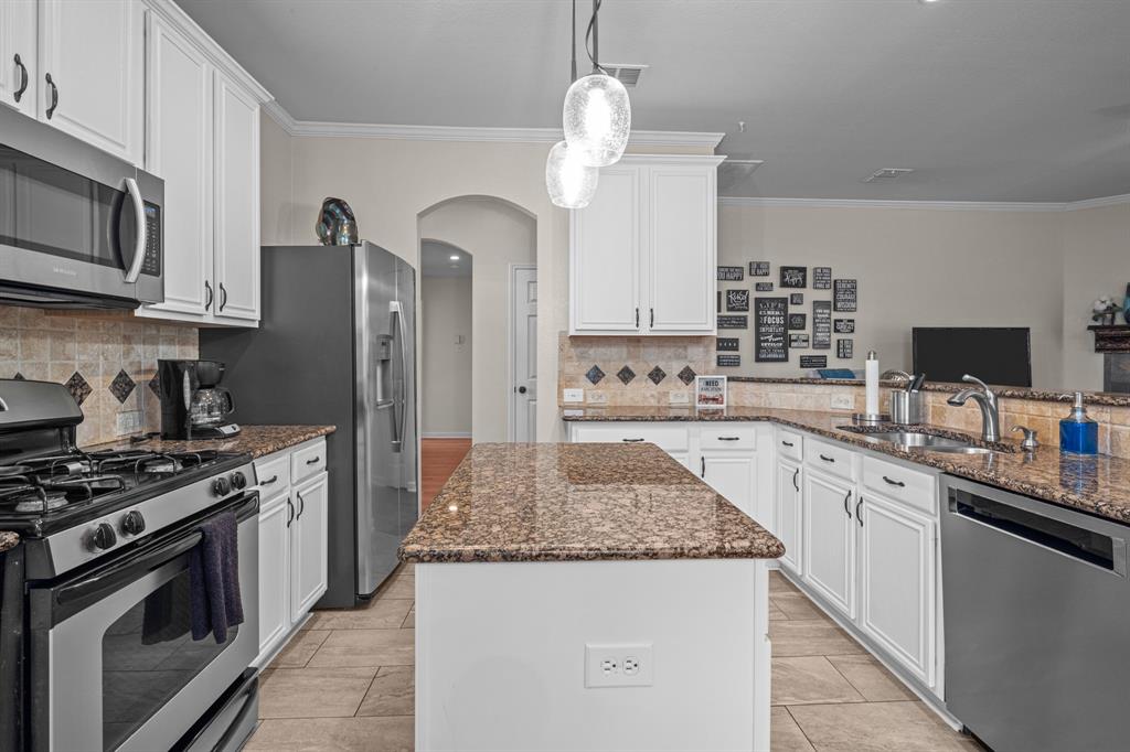 PINE RIDGE ESTATES PHASE ONE (CMC), BLK D, LOT 8 - Residential