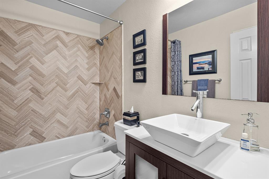 PINE RIDGE ESTATES PHASE ONE (CMC), BLK D, LOT 8 - Residential