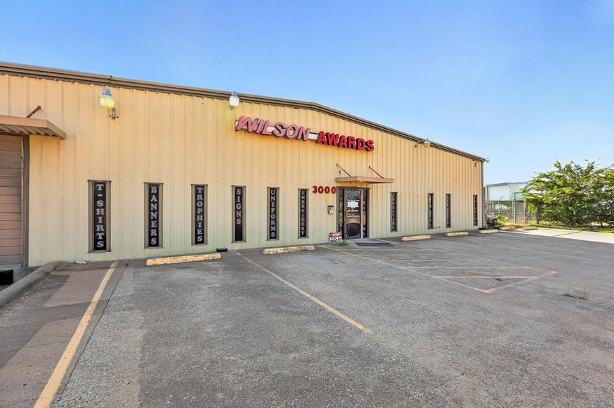Prime Commercial Space with Excellent 820 Frontage in Southeast Fort Worth
This versatile building with approximately 10,500 SF offers a rare combination of office, showroom, and warehouse space in a high-visibility location. The property includes approximately 5,000 SF of office or showroom, making it ideal for customer-facing operations, retail, or flex use.
Key features include:
• High-visibility frontage off Loop 820 with a dedicated pole sign for maximum exposure.
• One high-door loading dock plus two grade-level doors for efficient access and logistics.
• Two separate electric grids, providing flexibility and capacity for varied operational needs.
• Strategic location just minutes from three major interstates (I-20, I-30, and I-35) and downtown Fort Worth, ensuring easy access across the metroplex.
This property is perfectly suited for businesses seeking visibility, accessibility, and functionality all in one space.