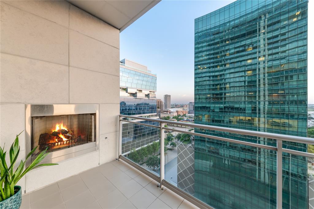 2900 Mckinnon Street 1503