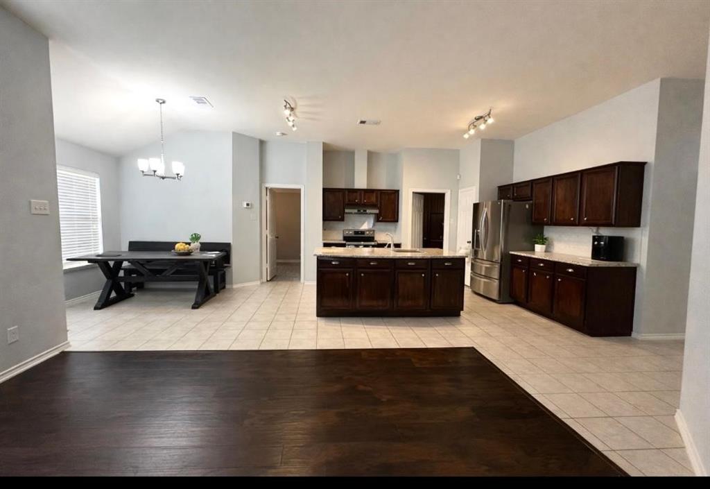 208 creek point Lane