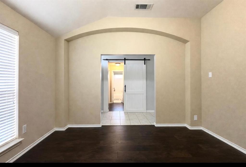 208 creek point Lane