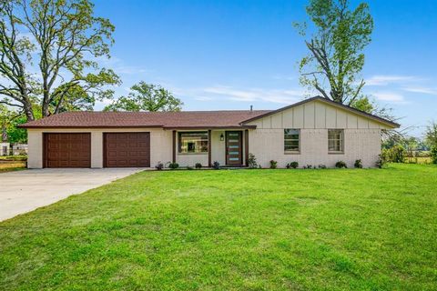 Photo of 175 COZY Ln, Paris, TX 75462 (MLS # 21225241)