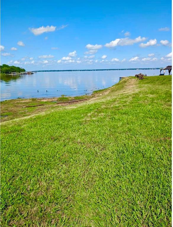 716 Lakeshore Drive