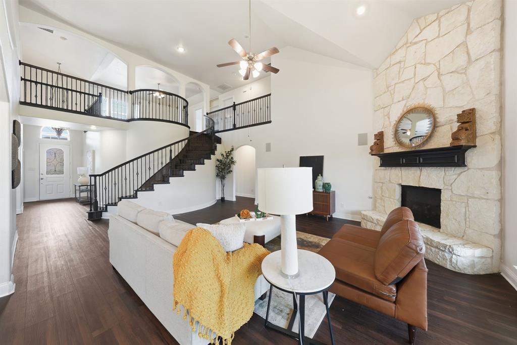 1824 Silvery Canoe Way