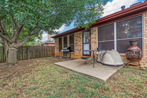 A home in Crowley