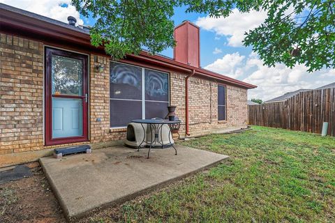 A home in Crowley