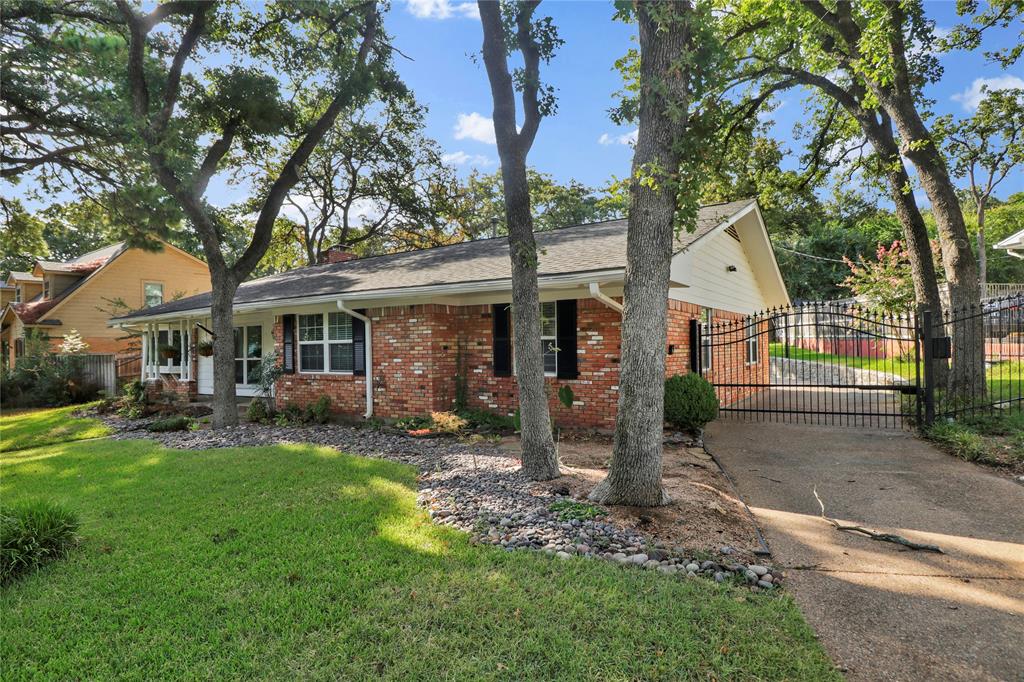 2706 Oak Cliff Lane