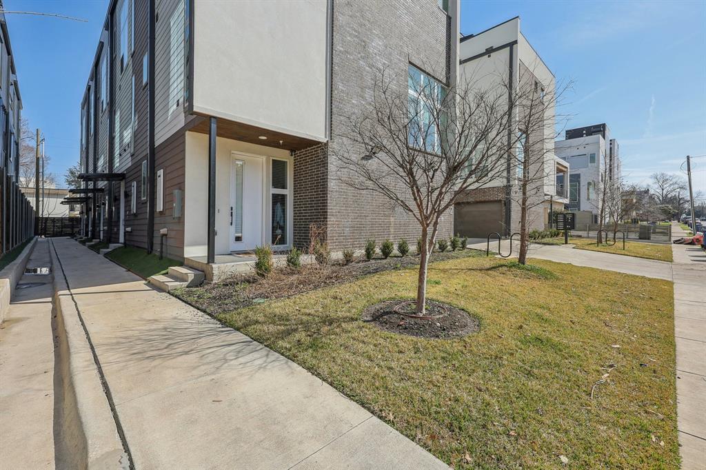2102 N Prairie Avenue 105
