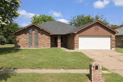 Photo of 6206 Aires Drive, Arlington, TX 76001 (MLS # 21243251)