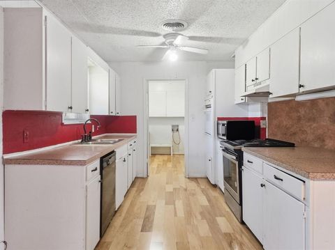 Tiny photo for 607 S Wieser Street, Hamilton, TX 76531 (MLS # 21101428)