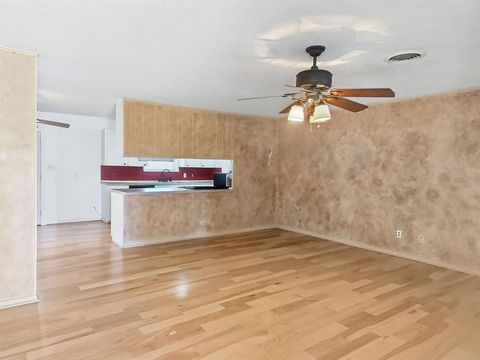 Tiny photo for 607 S Wieser Street, Hamilton, TX 76531 (MLS # 21101428)