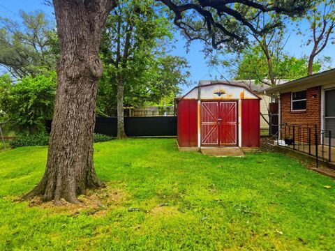 Tiny photo for 607 S Wieser Street, Hamilton, TX 76531 (MLS # 21101428)